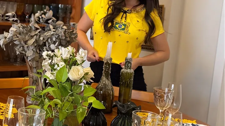 Mesa posta monocromática: elegância em uma cor