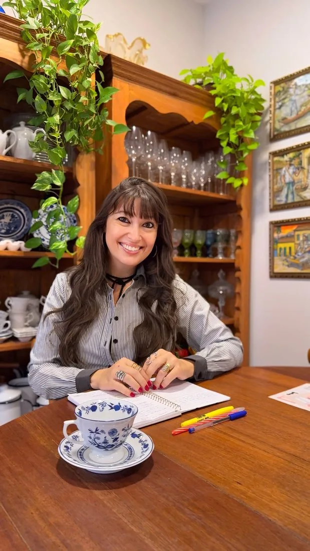 Fê Cordeiro à mesa posta